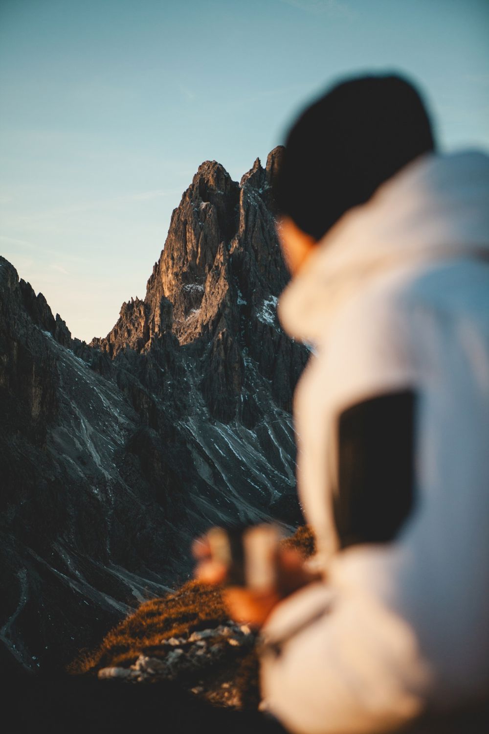 person-tee-trinken-sonnenaufgang-dolomiten.jpg
